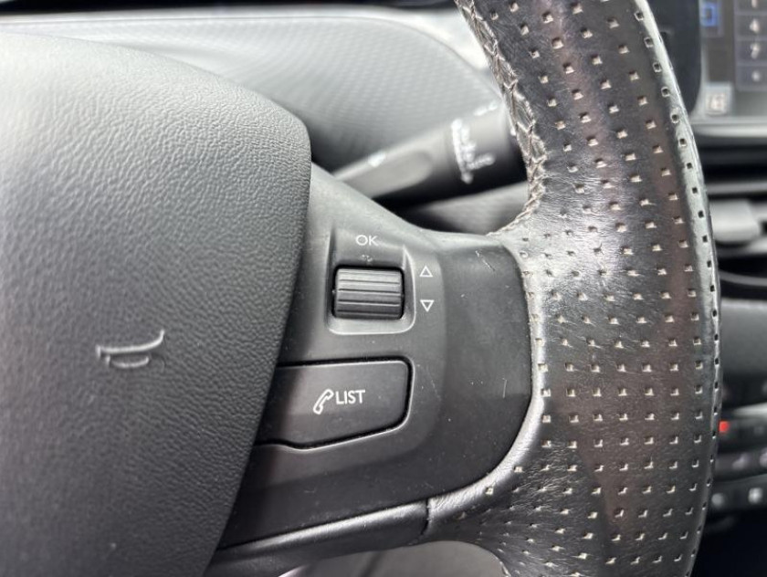 Peugeot 2008 1.6 Bluehdi 100ch Allure - Visuel #16