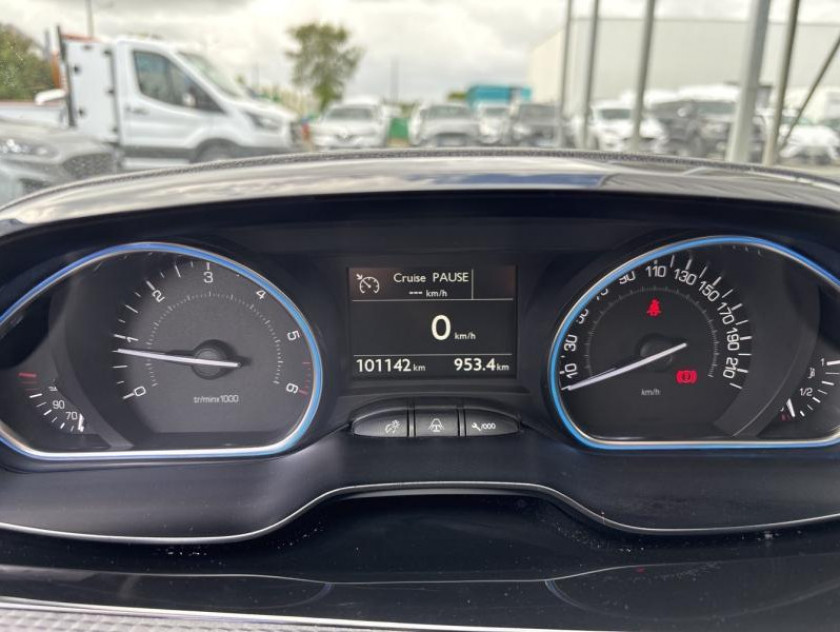 Peugeot 2008 1.6 Bluehdi 100ch Allure - Visuel #18