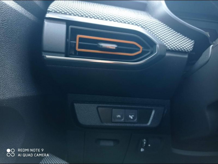 Dacia Sandero 1.0 Eco-g 100ch Stepway Confort - Visuel #14