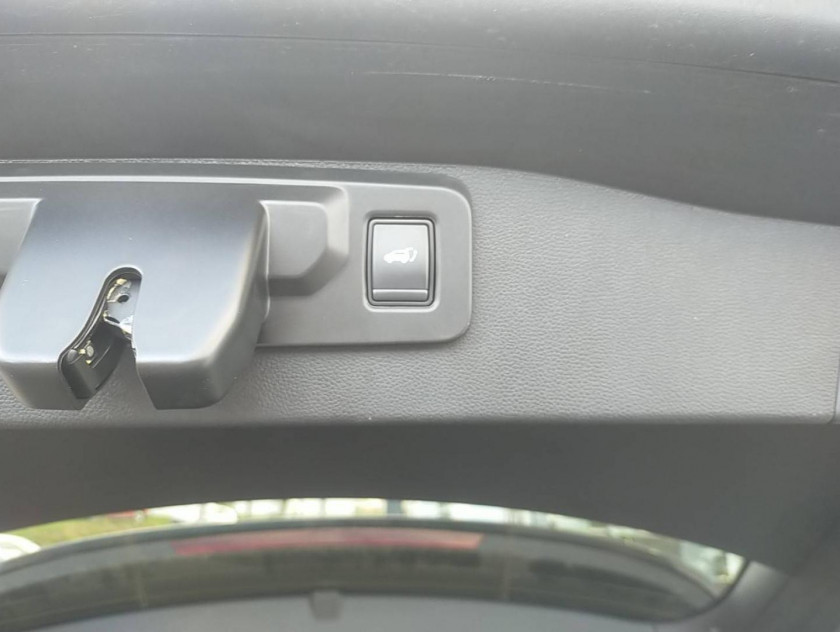 Renault Austral 1.2 E-tech Full Hybrid 200ch Iconic - Visuel #18